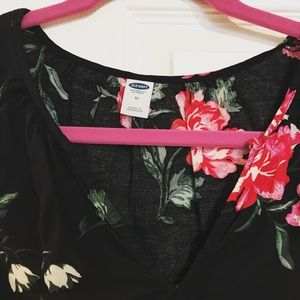 Old navy size medium black with floral top